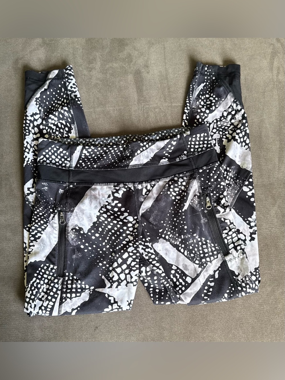 Lululemon black and white printed leggings